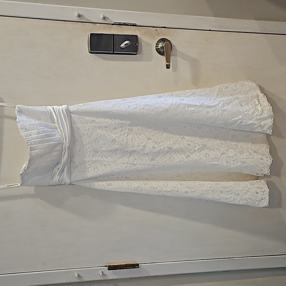 David's Bridal Floral Lace Empire Waist Tea Length Wedding Dress 2 like new - Picture 2 of 7